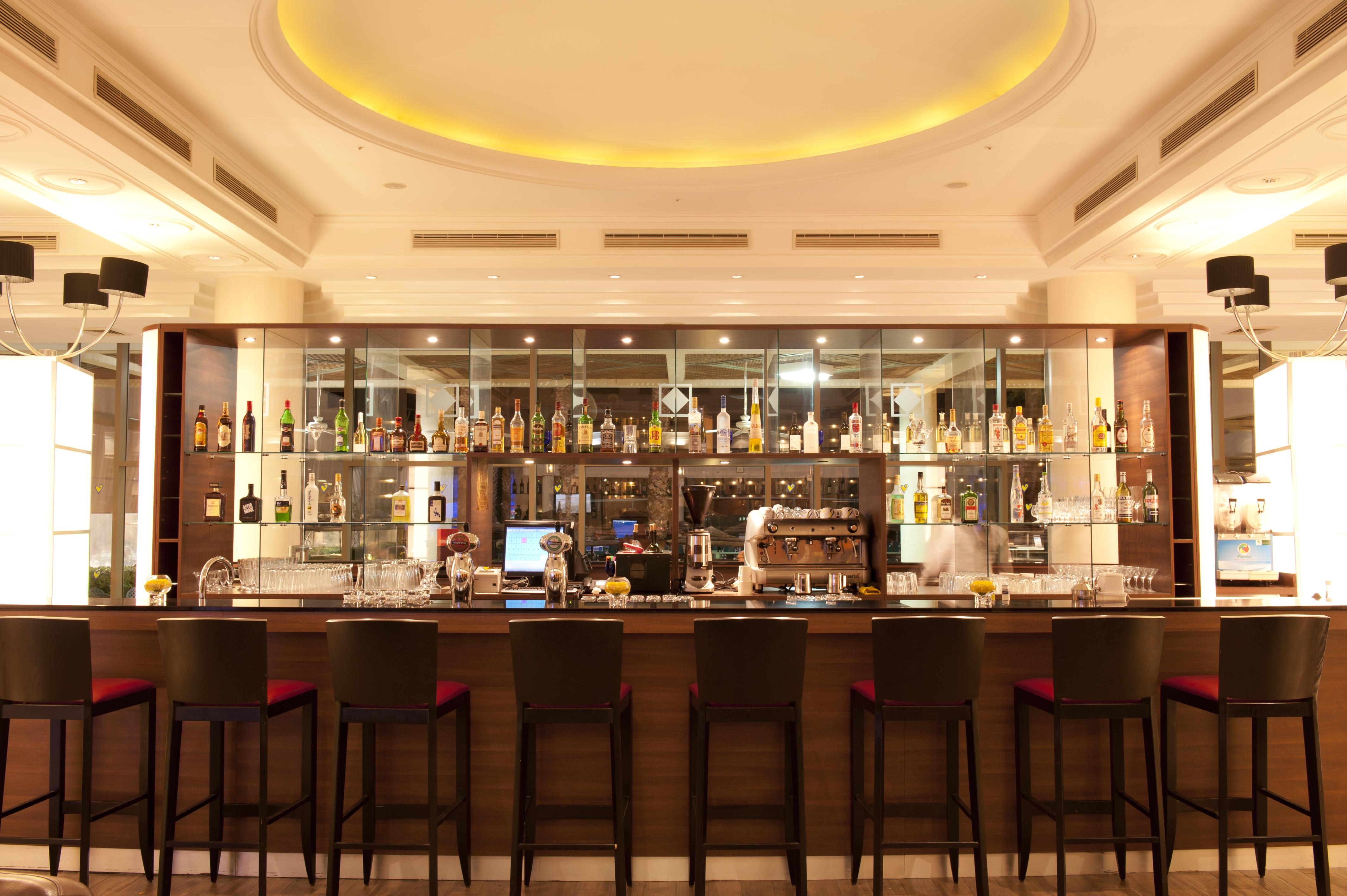 U Magic Palace Ejlat Zewnętrze zdjęcie The bar at the hotel